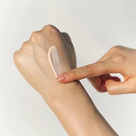 SKIN1004 - Protector Solar Madagascar Centella Tone Brightening Tone Up Sunscreen